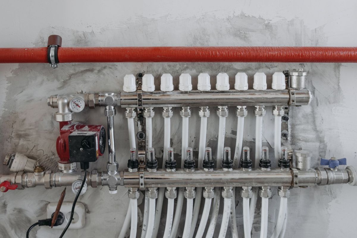 Stainless supply manifold with valves, gauges and a circulation pump